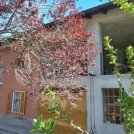 Casa de Férias La Casa Rossa -dimora Di Campagna Montechiaro D'acqui